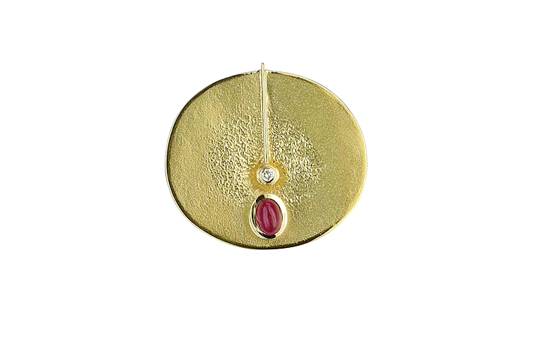 00436-brooch gold 750, 1 brillant vvsi tw, 0,030ct, 1 ruby 6x4 oval