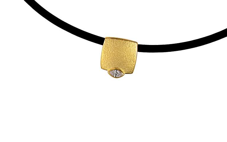 01082-necklace, gold 750 and brillant