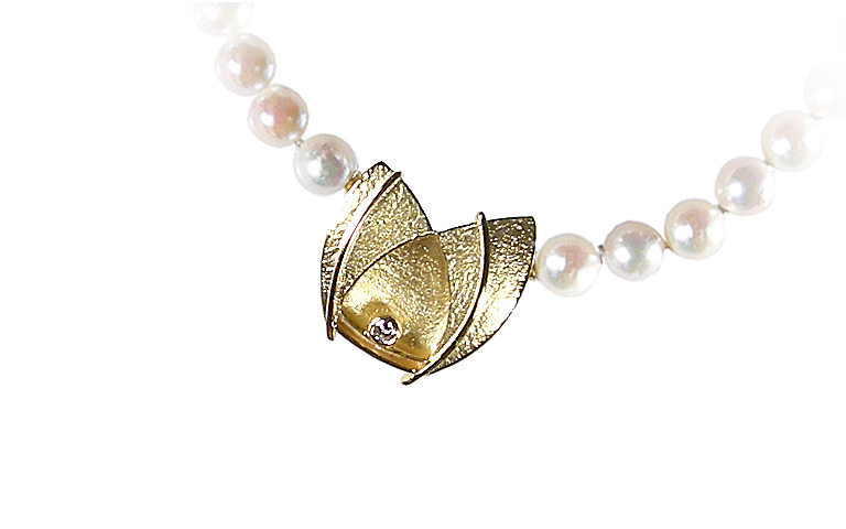 09012-pearl-clasp gold 750 and brilliant