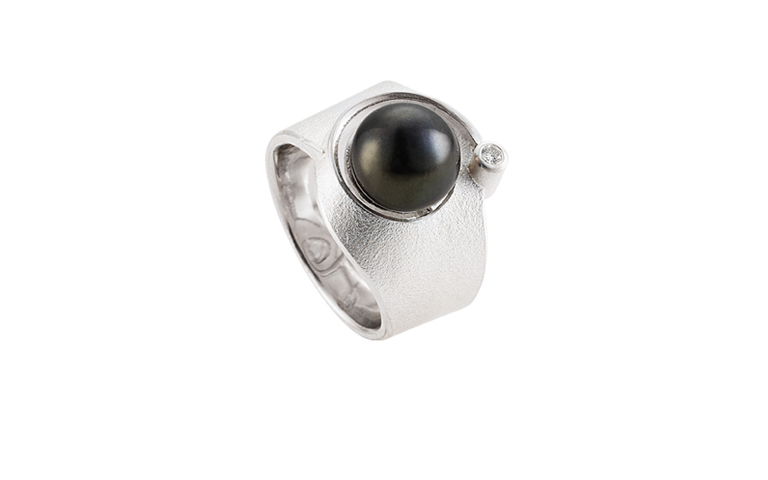 32037-ring, silver 925 with brillant and peacok pearl